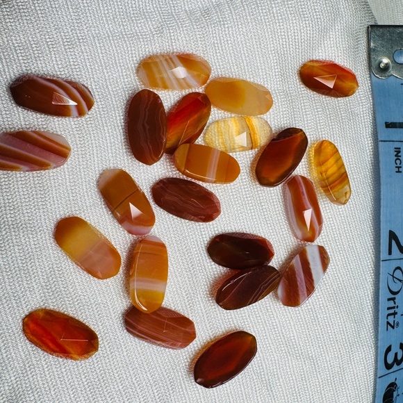 Lot of red & orange banded carnelian & onyx agate gemstones for jewelry making - Picture 4 of 7